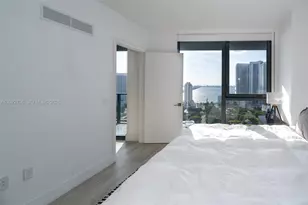 121 NE 34th St, Miami, FL 33137 - Photo 15