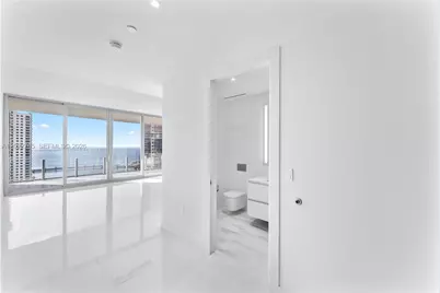 300 Biscayne Blvd Way #1802, Miami, FL 33131 - Photo 5