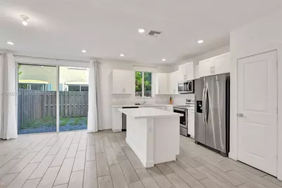 2430 SE 10th Ct, Homestead, FL 33035 - Photo 9