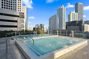68 SE 6th St, Miami, FL 33131 - Photo 25