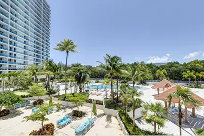 100 Bayview Dr #208, Sunny Isles Beach, FL 33160 - Photo 3