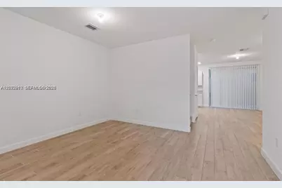 2474 SE 10th Ct, Homestead, FL 33035 - Photo 5