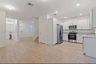 2474 SE 10th Ct, Homestead, FL 33035 - Photo 3