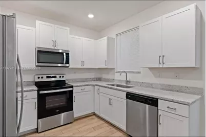 2474 SE 10th Ct, Homestead, FL 33035 - Photo 5