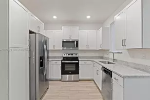2474 SE 10th Ct, Homestead, FL 33035 - Photo 7