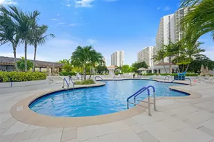 20281 E Country Club Dr, Aventura, FL 33180 - Photo 15