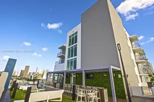 729 NW 2nd St, Miami, FL 33128 - Photo 1