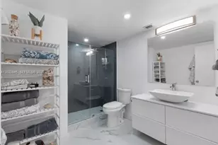 19390 Collins Ave, Sunny Isles Beach, FL 33160 - Photo 11