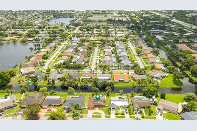 321 NW 96th Ave, Pembroke Pines, FL 33024 - Photo 33