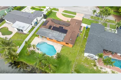 321 NW 96th Ave, Pembroke Pines, FL 33024 - Photo 31