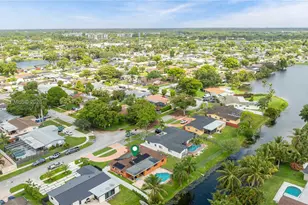 321 NW 96th Ave, Pembroke Pines, FL 33024 - Photo 35