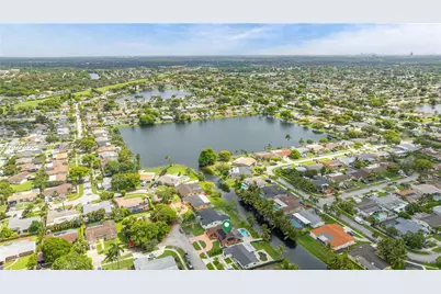 321 NW 96th Ave, Pembroke Pines, FL 33024 - Photo 41