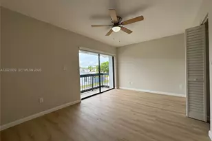 10904 NW 7th St, Miami, FL 33172 - Photo 9