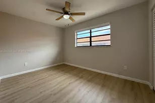 10904 NW 7th St, Miami, FL 33172 - Photo 13