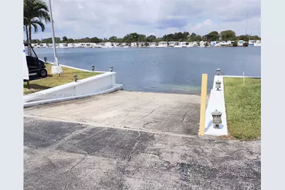 110 Marine Lake Dr, Hallandale Beach, FL 33009 - Photo 25