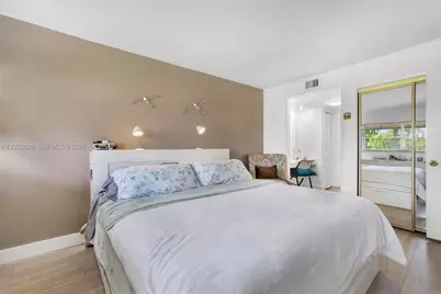 950 Hillcrest Dr #212, Hollywood, FL 33021 - Photo 13