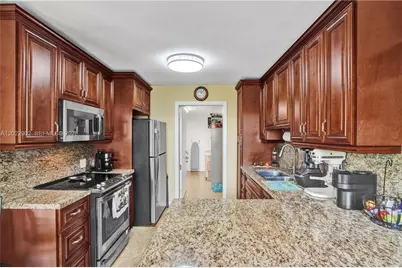 10730 SW 47th St, Miami, FL 33165 - Photo 15