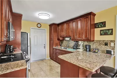 10730 SW 47th St, Miami, FL 33165 - Photo 19