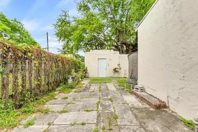 1122 NW 38th St, Miami, FL 33127 - Photo 15