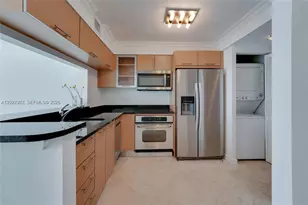 31 SE 5th St, Miami, FL 33131 - Photo 7