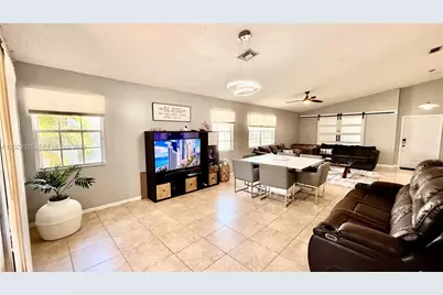5470 Pine Cir, Coral Springs, FL 33067 - Photo 11