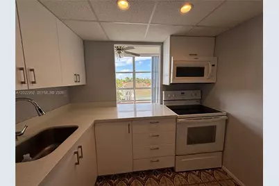 2001 Atlantic Shores Blvd #409, Hallandale Beach, FL 33009 - Photo 9