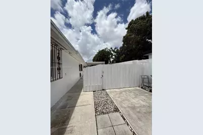 1046 NW 33rd Ave #Back, Miami, FL 33125 - Photo 21