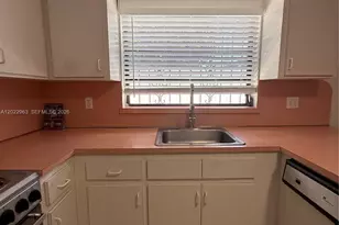 1046 NW 33rd Ave, Miami, FL 33125 - Photo 11