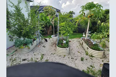 225 SW 31st Pl, Cape Coral, FL 33991 - Photo 9