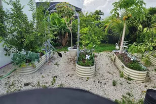 225 SW 31st Pl, Cape Coral, FL 33991 - Photo 9
