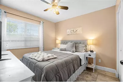 881 NW 208th Dr, Pembroke Pines, FL 33029 - Photo 23