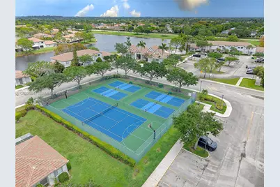 881 NW 208th Dr, Pembroke Pines, FL 33029 - Photo 33