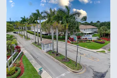 881 NW 208th Dr, Pembroke Pines, FL 33029 - Photo 43