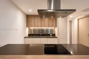 1000 Brickell Plaza, Miami, FL 33131 - Photo 7