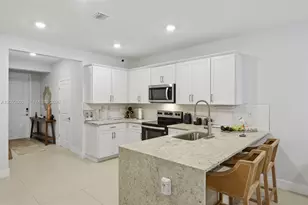 283 SW 169th Ln, Pembroke Pines, FL 33027 - Photo 3