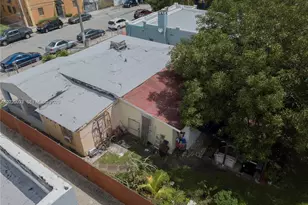 266 NW 32nd St, Miami, FL 33127 - Photo 5