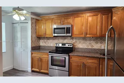 164 Meadows Dr, Boynton Beach, FL 33436 - Photo 5