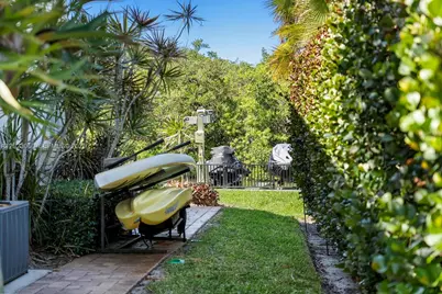 8565 SE Palm St, Hobe Sound, FL 33455 - Photo 13