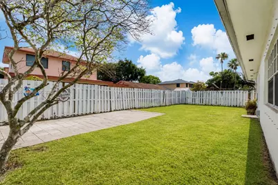 11641 NW 42nd St, Sunrise, FL 33323 - Photo 3