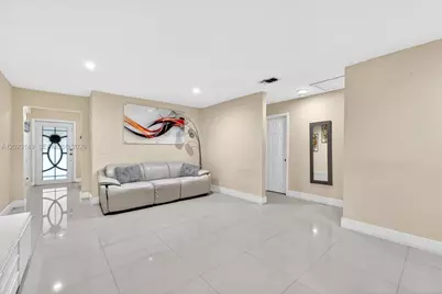 1071 W 37th St, Hialeah, FL 33012 - Photo 7