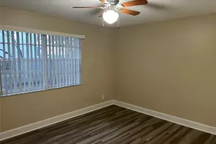 301 SW 86th Ave, Pembroke Pines, FL 33025 - Photo 5
