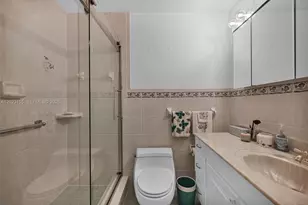 330 Briarwood Cir, Hollywood, FL 33024 - Photo 17