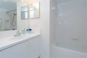 19601 E Country Club Dr, Aventura, FL 33180 - Photo 13