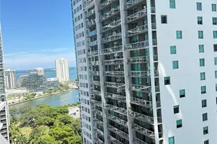77 SE 5th St, Miami, FL 33131 - Photo 9