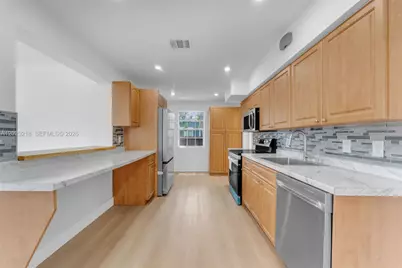 7150 SW 10th St, Pembroke Pines, FL 33023 - Photo 11