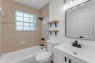 7150 SW 10th St, Pembroke Pines, FL 33023 - Photo 25