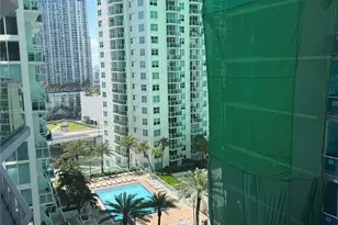 77 SE 5th St, Miami, FL 33131 - Photo 17