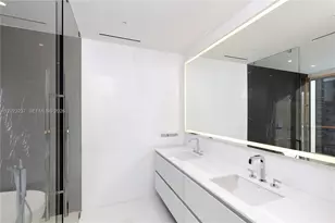 300 S Biscayne Blvd Way, Miami, FL 33131 - Photo 9
