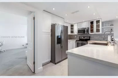 600 Parkview Dr #829, Hallandale Beach, FL 33009 - Photo 11