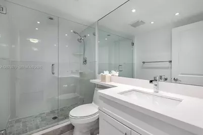 600 Parkview Dr #829, Hallandale Beach, FL 33009 - Photo 9